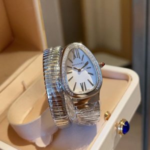 金 280 钻20 Bvlgari宝格丽 Serpenti Spiga 期待已久 历时2年时间打造的完美专柜版本 腕表将灵蛇的曼妙造型与Tubogas金属软管的
