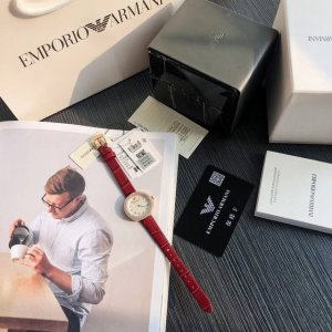 新款有货！！阿玛尼时尚休闲女士腕表，佟丽娅同款，腕美展现，熠熠生辉，多彩优雅姿态，璀璨表盘复古罗马刻度，水钻点缀表圈，灵动奢华。细致抛光工艺，矿物质玻璃镜面，表