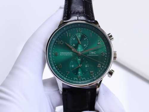 万国-Iwc 萄计系列 匠心制作 强烈推荐 隆重登场。简约商务的设计之下，蕴含一丝浓郁的复古情怀 机芯 搭载全自动进口机械， 走时精准，动力储备强劲 表壳 采用