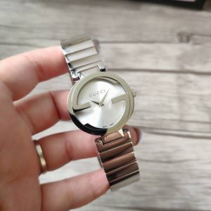 原盒:30 古驰gu㏄Ⅰ 双g 最新款，石英女表，蓝宝石玻璃，原装瑞士机芯，316L精钢，表径29Mm！支持验货！欢迎下单