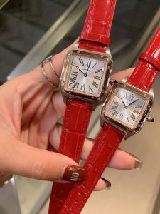 Santos-Dumont卡地亚山度士超薄杜蒙系列腕表，知性女士腕表，316L精钢表壳，蓝色尖晶石圆珠把头，阳光射线纹饰磨砂效果，经典罗马数字时标，珍珠贝母表盘