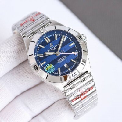 百年灵Breitling，机械计时系列A32398101M1A1！ Chronomat Automatic Gmt 40 重磅来袭！ 1这款双时区腕表盘面简洁凌