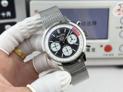 Bls新品 V2系列独家B01自动上铉机械机芯 百年灵 B01计时腕表 折叠扣 Top Time系列 彩色计时 Navitimer 百年灵以大胆色彩焕新演绎经典