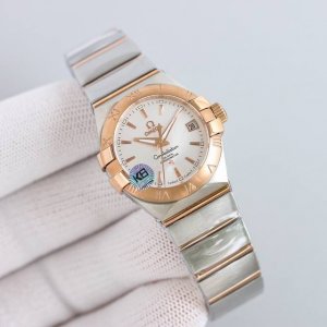 白钢 间金 带钻加50 首选新品 欧米茄星座系列pluma轻羽腕表，搭载一比一8520机芯，天然蓝色炫彩贝母表盘，天然贝母表盘女表中的常年热销款式，表扣轴承采用