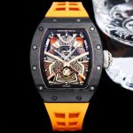 richard Mille 理查米尔 Rm047 新款碳纤维武士铠甲 搭载飞轮机芯，动力储存高。3N黄金材质的武士盔甲镂空雕刻花纹，武士盔甲的日式搭配经典的酒桶