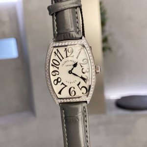 白壳 金壳 Franck Muller 法兰克穆勒 Fm 法穆兰 酒桶形女士石英腕表 316精钢cnc加工抛光表壳 底盖与表壳无缝拼接 底盖拉丝细腻 字体雕刻清