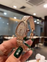 官方同步 全新升级版本 年巴塞尔国际钟表珠宝展期间，宝格丽全新Octo Finissimo 手表惊艳亮相，凭借纤薄的优势第五次刷新当前业界纤薄腕表纪录，而在女表