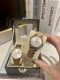 白壳 玫 钢带加20 实物拍摄 品牌 浪琴-Longines 类型 情侣对表 表壳 316精钢 做工优质 表带 进口小牛皮 316精钢 两种可选 机芯 进口石英