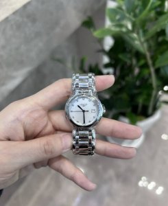 Ky新品推荐 浪琴心月 L8110.4.87.6，经典浪琴系列-休闲时尚女士石英腕表，26.5毫米的表盘搭配罗马刻度，轻易就可识别时间，淬火烤蓝指针的设计为这款