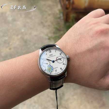 Zf副本』 金+50万国-Iwc葡萄牙系列年历腕表，集时分针、日期、星期、月份和动显于一身。 表壳 腕表尺寸44Mmx15M，厚度适中，弧形表圈圆润自然，抛光打 - 点击图像关闭