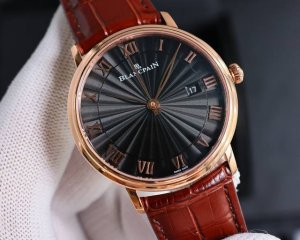 白 -金 。宝珀经典系列 搪瓷表盘，柳叶针，罗马刻度，简洁明快！犹如腕间绅士，经典非凡！细节如下： 1 表壳 表径40Mm，厚度9.5Mm，表肩和表壳交接的线条