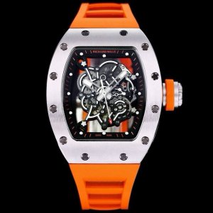 Richard Mille 理查米尔 Rm055 精钢材质表壳，精钢材质的图形产生独特的视觉效果，且拥有卓越的物理性能-耐磨抗碰撞超轻盈；腕表无表盘设计，镂空机