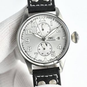 Tw新品 颜值巅峰 Iwc 旗下最耀眼的明星，万国 长动能月相专家。全新 飞行员系列 Iw51584 透底腕表。R33 表壳 316L精钢表壳，打磨抛光非常圆润