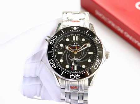 欧米茄-Omega 海马系列300米潜水腕表 表壳采用316L精钢表壳，搭载同级唯一陶瓷原装单向旋转计时圈口。表壳侧面泄压阀跟原装一致。表径42Mm 圈口采用进 - 点击图像关闭