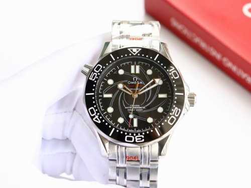 欧米茄-Omega 海马系列300米潜水腕表 表壳采用316L精钢表壳，搭载同级唯一陶瓷原装单向旋转计时圈口。表壳侧面泄压阀跟原装一致。表径42Mm 圈口采用进