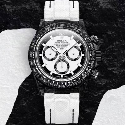 Tw厂 Rolex宇宙计时迪通拿系列之碳纤维定制版，腕表不仅佩戴轻便，外表坚硬。且每一只腕表都拥有独一无二的碳纤花纹材质。 表壳 腕表尺寸40X12.4吻合原装