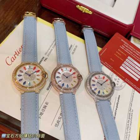 实拍卡地亚蓝气球镶钻系列 全新彩虹钻 独具特色风格的优雅气质 36Mm尺寸瑞士石英佩戴舒适 搭配最新冰蓝色荔枝纹小牛皮 当时间遇见彩虹 玩转小清新 表盘上的宝石 - 点击图像关闭