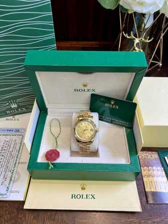 B H 配图片同款全套包装40 劳力士日志腕表类型：三针日志男表系列陶瓷圈表带：顶级进口316精钢保险扣表带机芯：进口石英机芯镜面：顶级进口防伪标水晶镜面尺寸： - 点击图像关闭