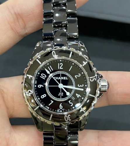 Chanel经典之最J12黑陶瓷 石英女表，33Mm日志表盘， 折叠弹簧扣，蓝宝石镜面， 小香家万年常青款，网红明星标配，黑陶时尚帅气，一年四季百搭不挑人！这支