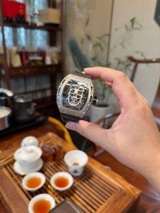Z厂理查德米勒Rm052 最劲爆的复刻陀飞轮腕表 至尊鬼王 震撼上市，1，根据百万级正品理查德米勒为基础，按瑞士标准订制的Eur陀飞轮机芯。市场第一款瑞士标准订