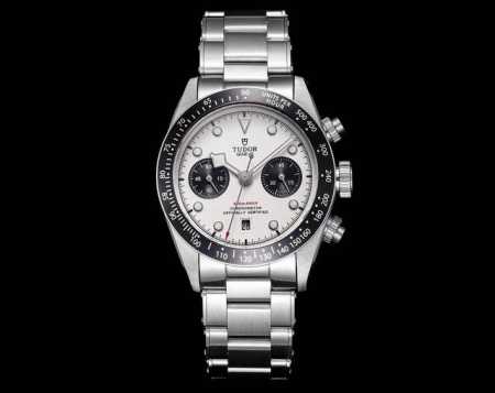 白 ，金 Tudor帝舵 碧湾计时型 Black Bay Chrono 精钢款腕表！ 细致刻画表盘完美对称，纹路清晰、提升质感与美感！采用磨砂及磨光316L精钢 - 点击图像关闭