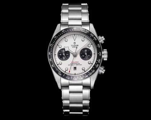 白 ，金 Tudor帝舵 碧湾计时型 Black Bay Chrono 精钢款腕表！ 细致刻画表盘完美对称，纹路清晰、提升质感与美感！采用磨砂及磨光316L精钢
