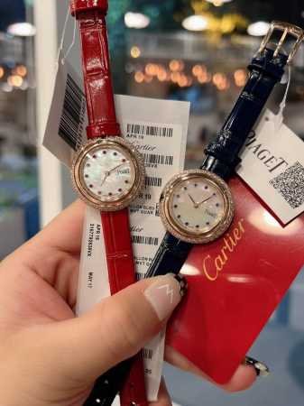 枚 隆重推出中国红与海军蓝高端美价 伯爵-Piaget时尚石英女款，来自possession系列时来运转，诚意推荐，魅力十足的臻品采用瑞士石英机芯，水晶玻璃镜面 - 点击图像关闭