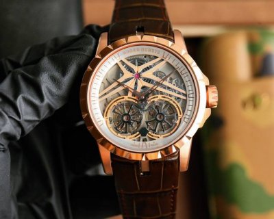 罗杰 杜彼 Roger Dubuis 豪爵 Excalibur 王者系列 自动上链机芯，表壳：46毫米 , Sapphire Crystal Carbon 钛合