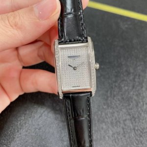 白 金 浪琴表黛绰维纳系列满天星镶钻石英女士腕表，意式生活邂后现代优雅，精致优雅知性，高端配置，字面奢华镶钻，搭配进口瑞士石英机芯，拱形双卜蓝宝石玻璃镜面，进口