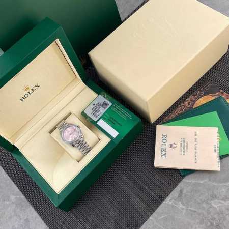 劳力士Rolex女款蚝式日志型腕表！年度最火的 冰粉盘面 表盘尺寸31毫米。采用904L不锈钢锻造，具备高抗腐蚀性。搭配劳力士定制版2236全自动机械机芯性能极 - 点击图像关闭