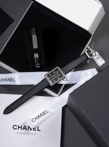 福利福利～下单送同款手镯！下单送同款手镯！下单送同款手镯！重要的事情说三遍 当高级制表遇到高级定制服，香奈儿新表绝美当高级制表邂逅高级定制服，会有什么样神奇的化