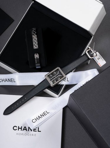 福利福利～下单送同款手镯！下单送同款手镯！下单送同款手镯！重要的事情说三遍 当高级制表遇到高级定制服，香奈儿新表绝美当高级制表邂逅高级定制服，会有什么样神奇的化