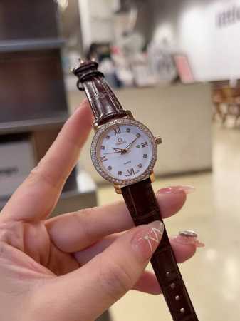 白 金 钢带20陶瓷 金 欧米茄-Omega女士腕表原装石英机芯 316L精钢表壳 矿物质玻璃镜面 精钢表带 28Mm厚8Mm如果今天的阳光停止了它耀眼的光芒。 - 点击图像关闭