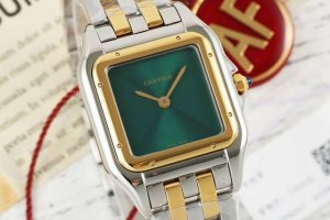 Af与豹同行,一跃入心，卡地亚猎豹系列腕表 表壳 中号27 X 37Mm，方形表壳线条柔美，精美流线表耳，与表壳一体成型，魅惑动人。是panthèRe De C