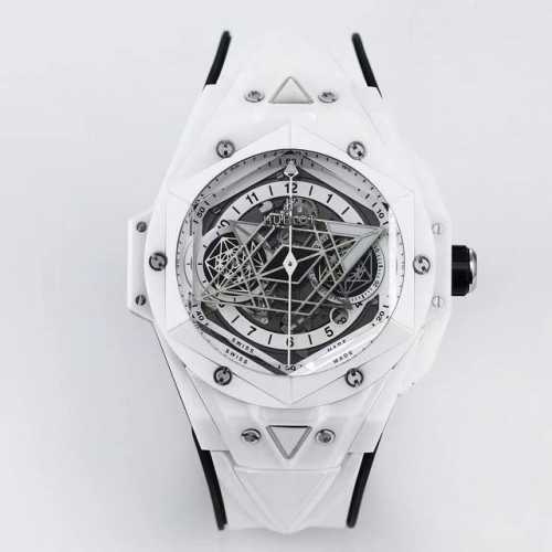 Hublot宇舶表big Bang Sang Bleu 刺青第二代腕表 运用立体几何图形 巧妙的构思 呈现出精妙的浮雕效果以及完美的三维视觉体验 陶瓷表壳采用独