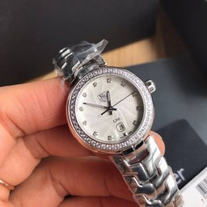 可以订做专柜查验码 批: 原盒:50 新款豪雅女表，高颜值已上线啦～新款泰格豪雅林肯系列全色女款到货独家首发！温润细腻，清新淡雅，更显奢华！～29Mm表径，完全