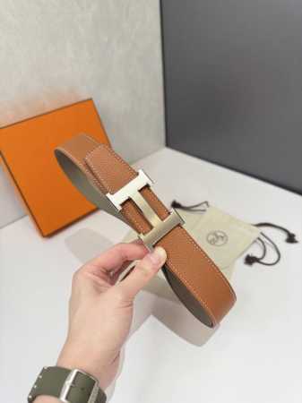 特 爱马仕 HermèS 男款腰带以其精湛的工艺、高品质的材料和经典的设计而备受推崇，是男士时尚配饰中的顶级选择。最具标志性的设计是带有“H”标志的扣头，简约大 - 点击图像关闭