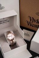 你以为手表只是看时间的工具？那你可大错特错啦！西太后手表 Vv152，绝对是打破常规的时尚神器！ 它的表盘，宛如深邃夜空，镶嵌的元素好似流星划过，瞬间点亮你的时