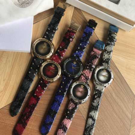 原盒:50。认准原装面，细节！Original Versace 范思哲vebm系列女表，原装瑞士eta 802.102瑞士石英机芯，饰有铆钉，蓝宝石镜面，日辉纹 - 点击图像关闭