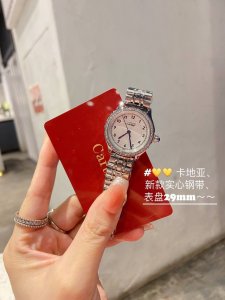 卡地亚小中古｜复古味十足的可爱小表盘新到了cartier 卡地亚中古表里非常绝的一款圆润小表盘手表，一见钟情，戴上不愿拿下来那种。不同于大热的方形 Tank ,