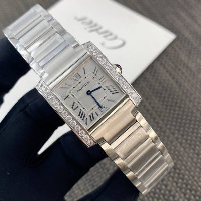 卡地亚法国坦克 年全网最新第2代Tank Francaise法国坦克原版1:1复刻精作！均采用瑞士石英机芯 +卡家白金专用甲板 中号：32*27Mm，小号：25