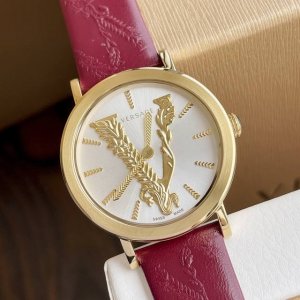 原盒:50 范思哲versace型号vehc00219 表径36Mm 表盘立体式v字logo蓝宝石玻璃镜面，50米生活防水，小牛皮表带立体印花。全套包装。