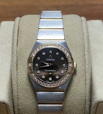 欧米茄星座系列123.25.24.60.63 1 女士 石英 18K玫瑰金 原钻 表径24Mm 附件：2012年保卡发票，说明书 公价：63440，现在好价”#