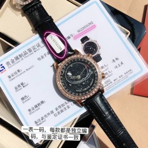 支持香港、美国直邮 最新款星空日内瓦苍穹系列6104G 你可想象把星空佩戴在腕上吗？这款星空腕表独具特别星象功能，蓝色圆表盘上就能欣赏日内瓦苍穹图，还有金色月球