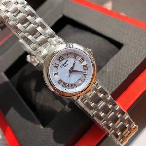 天梭2023最新款 冰蓝面 嘉丽系列 T1 10女表 ！灵感于古罗马建筑，因其小巧迷人，也被爱称为“小美人” 宠爱自己不需要理由，天梭为女性打造时光之礼 从风格