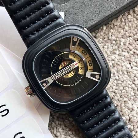 支持香港、美国直邮 七个星期五 Sevenfriday机芯：原装日本西铁城82S7机械机芯镜面：强化蓝光玻璃表带：进口小牛皮带材料：高级316精钢鑫表壳尺寸：4 - 点击图像关闭