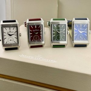 reverso Tribute翻转系列小秒针腕表 手动上弦机械，动力储存45小时 尺寸：45.6 X 27.4 X 8.5 316精钢打造，蓝宝石玻璃 经典之作