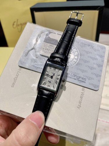 爆款 市场最好质量林志玲同款 浪琴超好看的小红表 浪琴-Longines戴卓维纳系列 精致两针半 钻面系列 女士腕表 搭配精准进口机芯尺寸：33*22Mm 全套