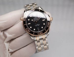 支持全国联保、支持香港直邮、 强烈推荐海马系列300米潜水腕表全网独家甲板品质。 机芯 全新日本原装进口西铁城全自动机械机芯搭配最新8800甲板，真全金属，真全