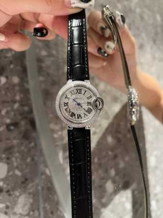 钻圈420 ballon Bleu De Cartier卡地亚蓝气球腕表奢华系列，百搭尺寸33Mm，简约又别具品味，摒弃了现代盛行的繁复华丽的修饰，以简约重新诠 - 点击图像关闭
